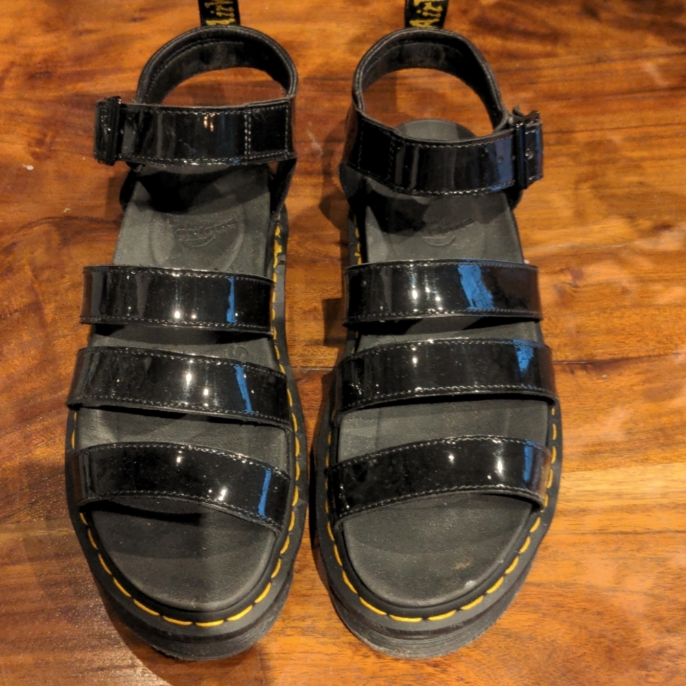 Sz 9 Dr. Martens Blaire Sandals